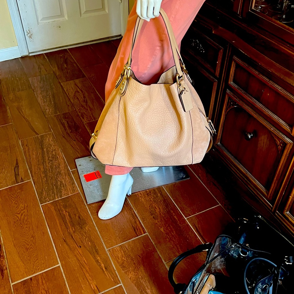 Coach Edie 42  no odors Smoke Free Authentic